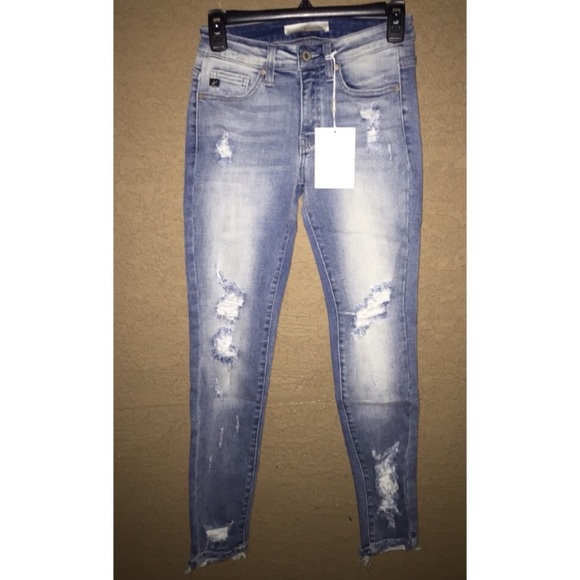 Last one 💕 distressed light wash jeans😍 - Picture 3 of 6